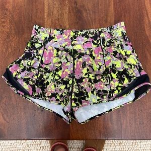 Lululemon Hotty Hot high rise HR 2.5” shorts